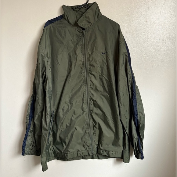 jacket for the cold brand nike for men - Picture 3 of 6